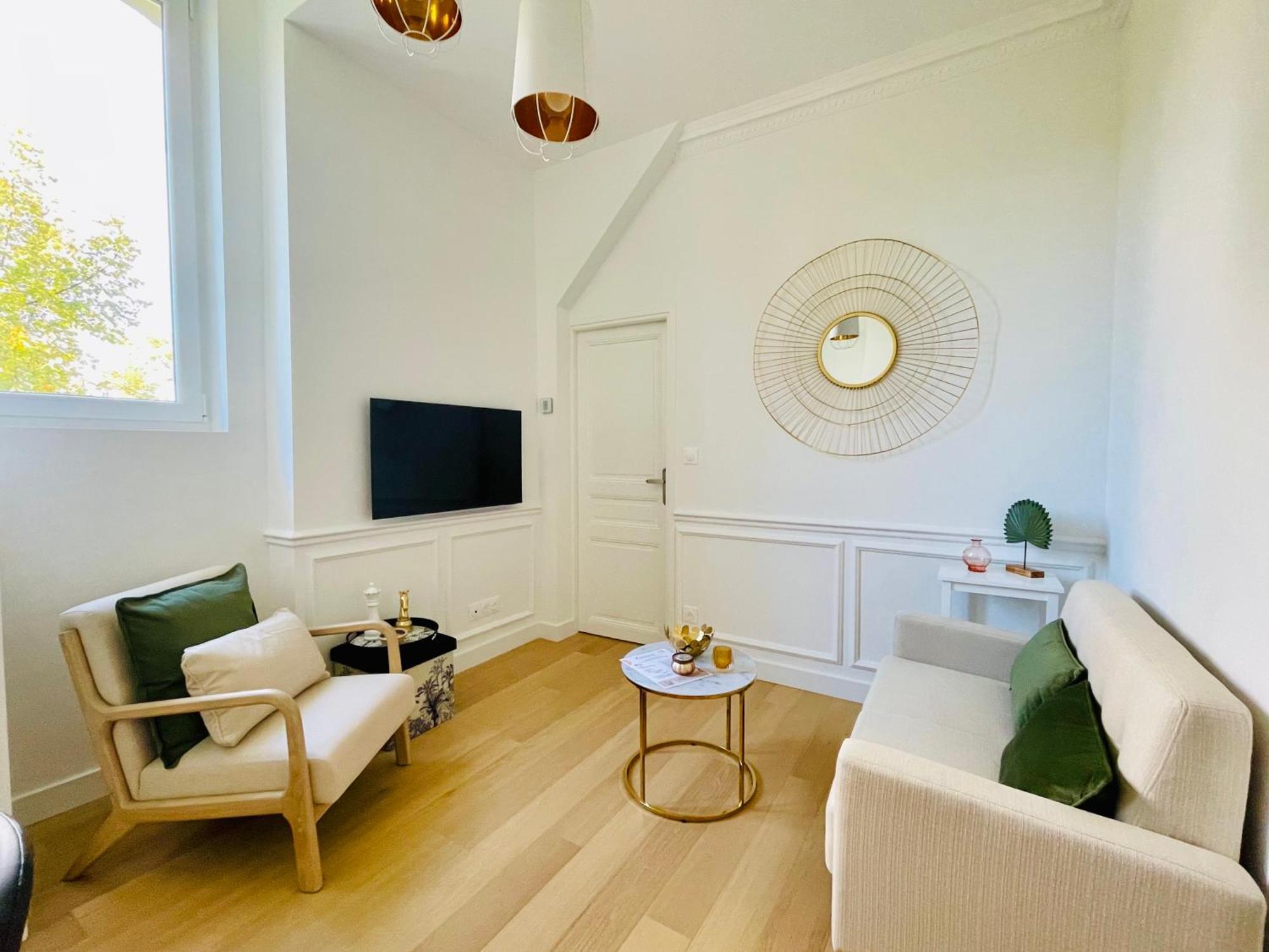 Appartements De Charme Du General Leclerc - Place D'Erlon - Hypercentre - Gare - رانس المظهر الخارجي الصورة